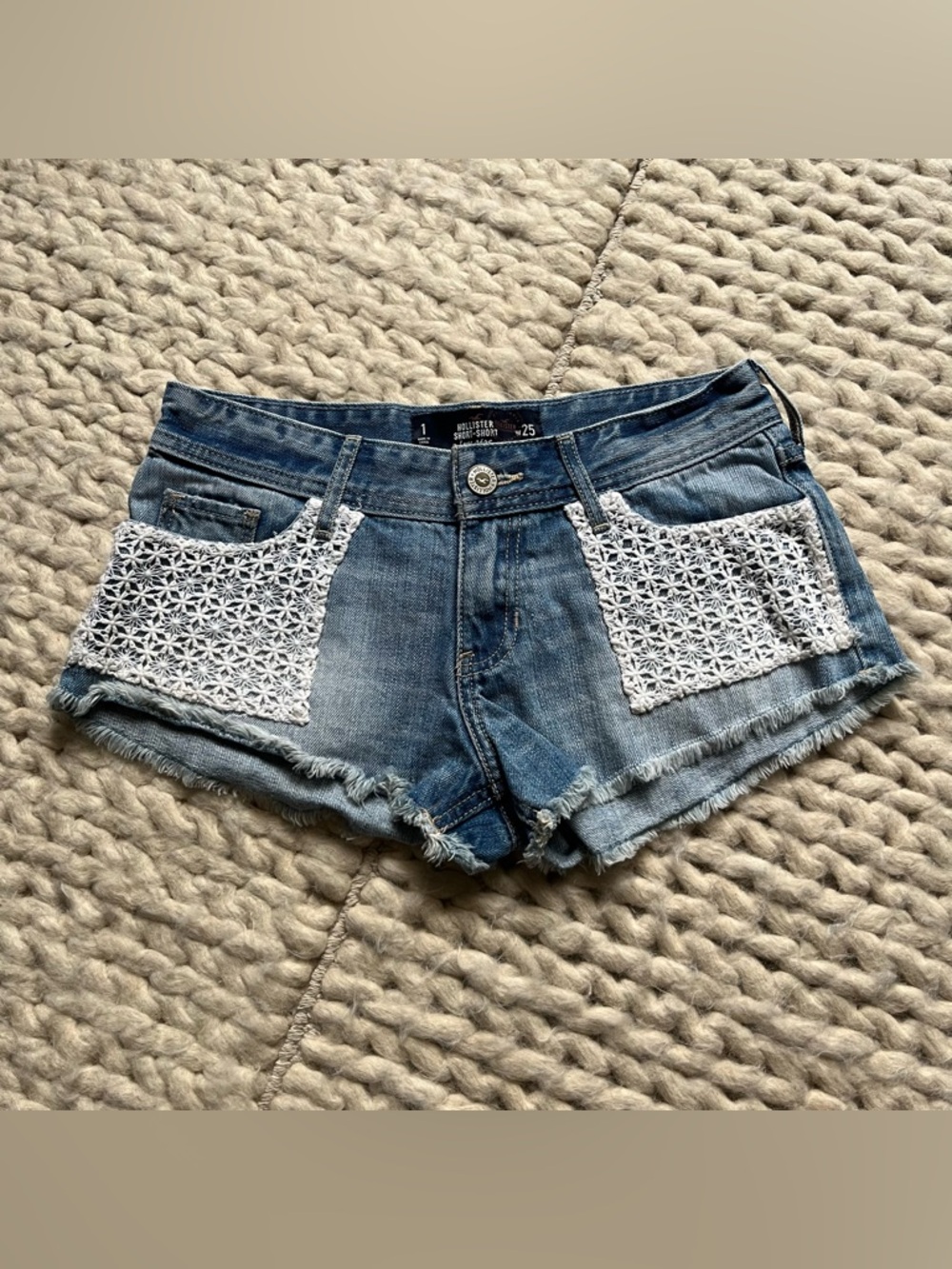 Crochet Festival Hollister Pocket Shorts | size 25